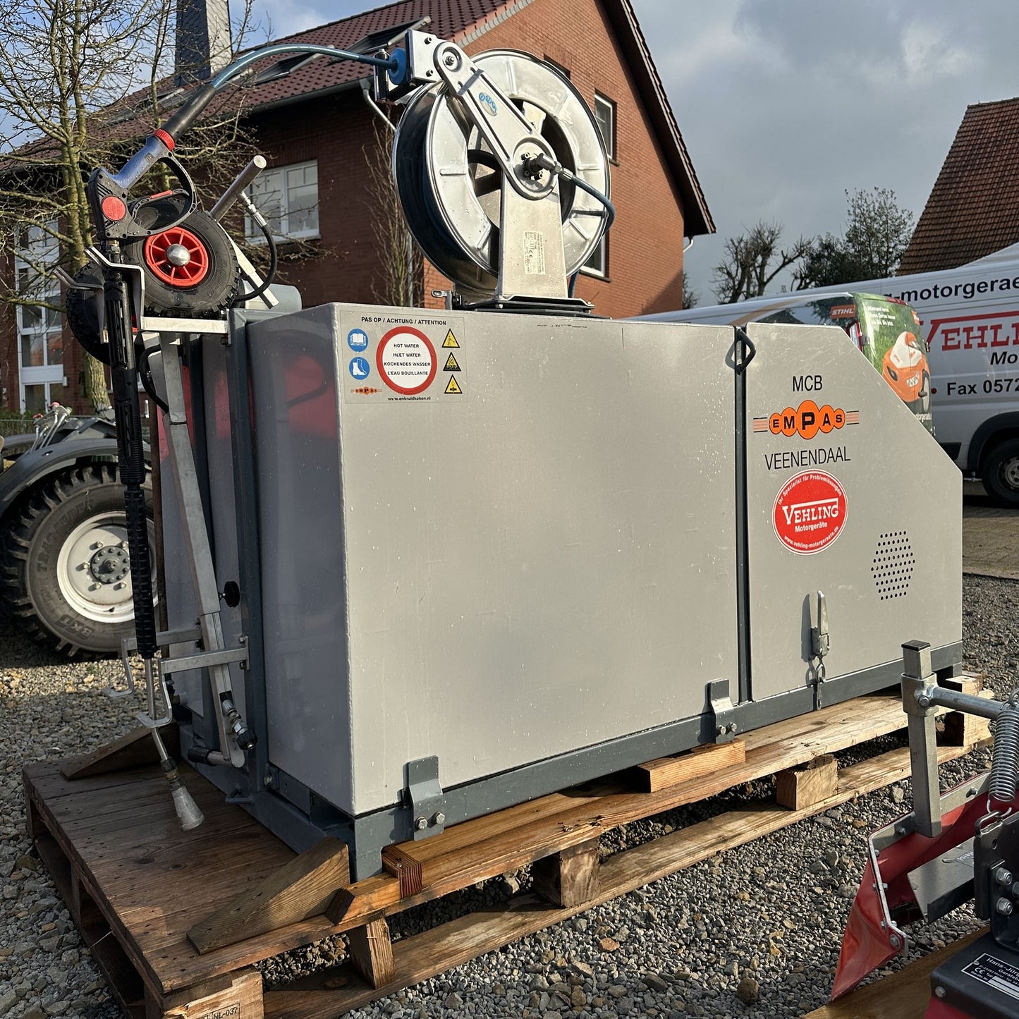 Empas MCB 800 Heißwasserunkrautbekämpfung